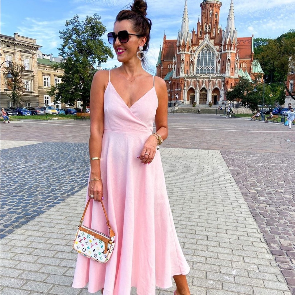 Bloggers favorite Zara pink dress - Picture 7 of 16